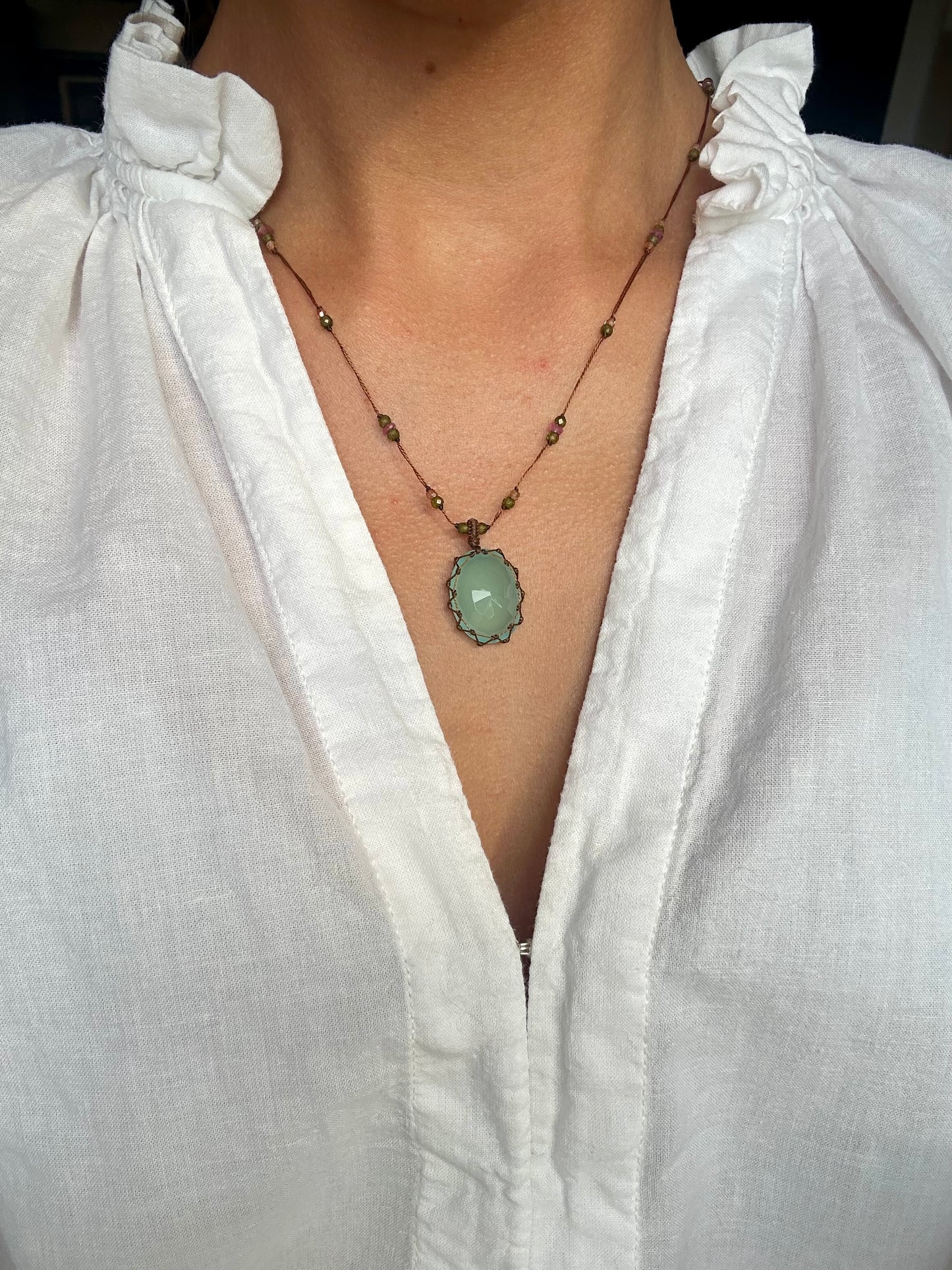 Collier Court Tibétain Calcédoine Bleue Fil Brun - Sharing