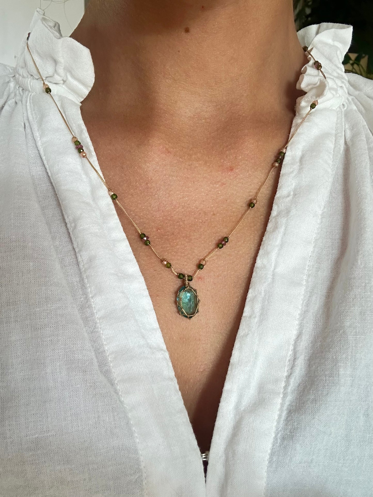 Collier Court Tibétain Ancient Roman Glass Fil Doré (Rare) - Sharing
