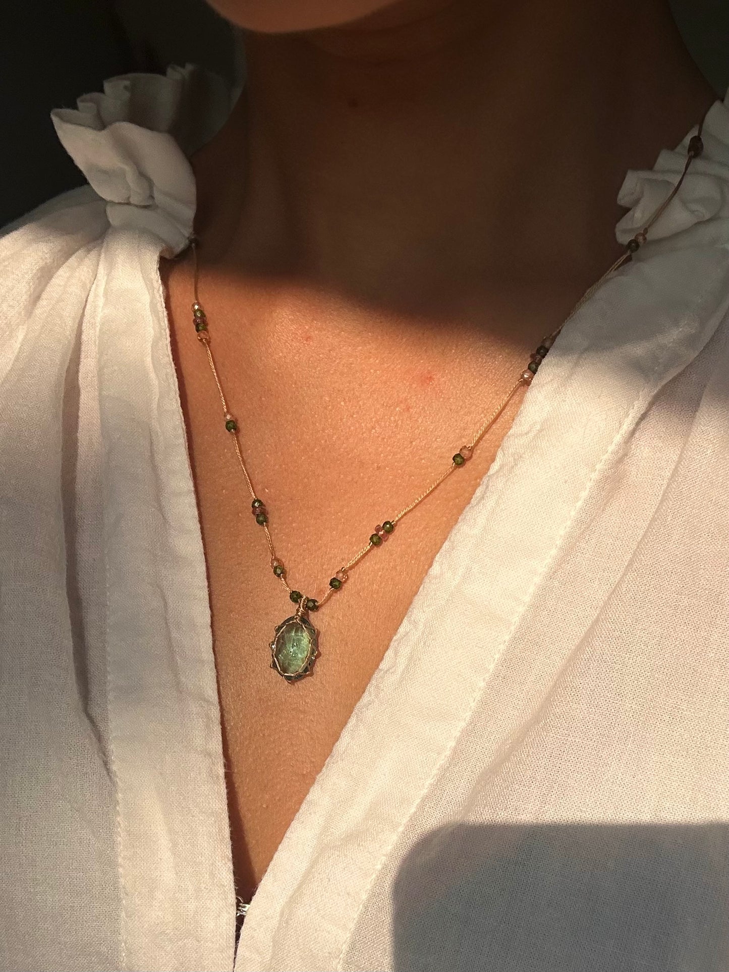 Collier Court Tibétain Ancient Roman Glass Fil Doré (Rare) - Sharing
