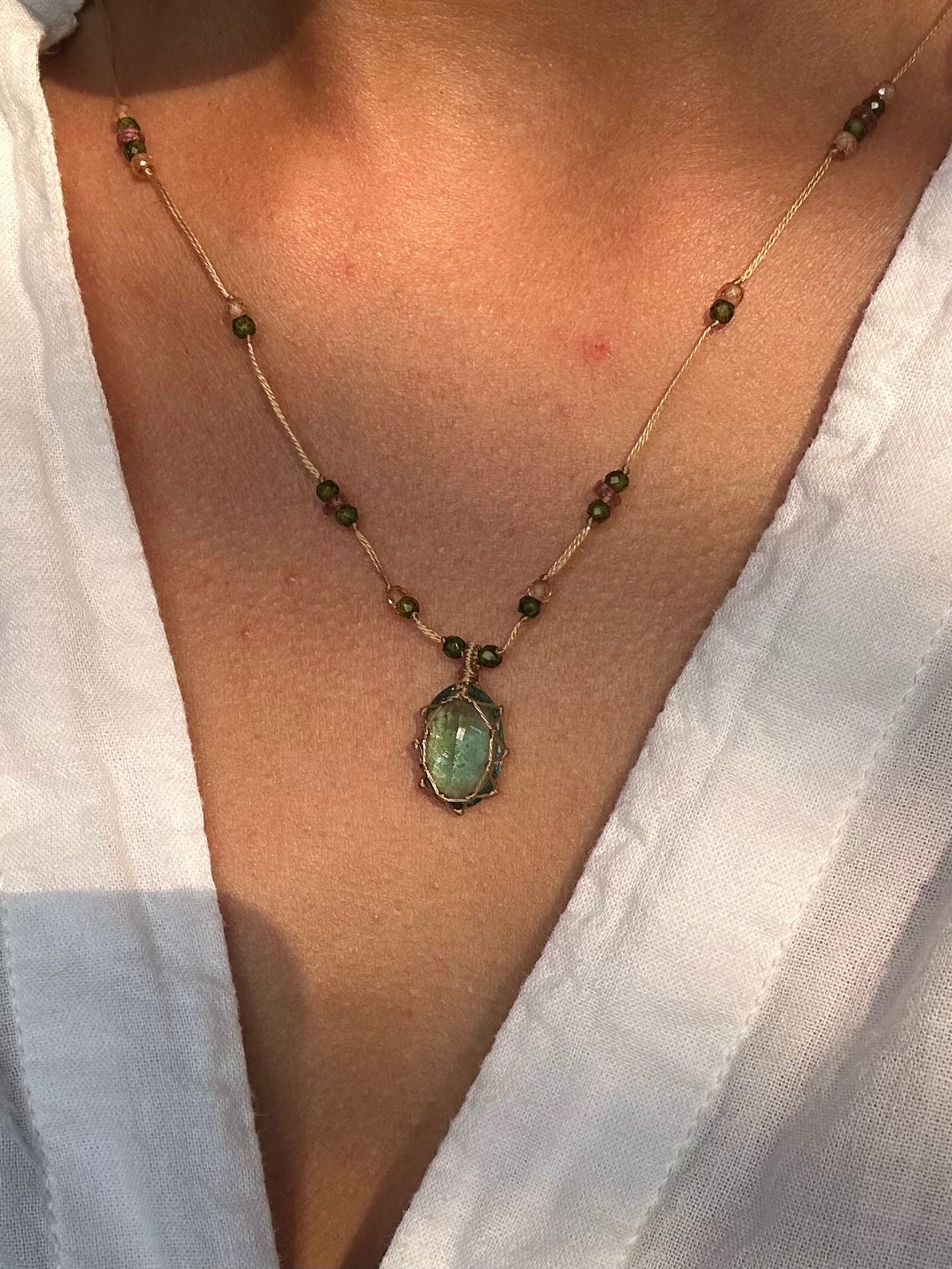 Collier Court Tibétain Ancient Roman Glass Fil Doré (Rare) - Sharing