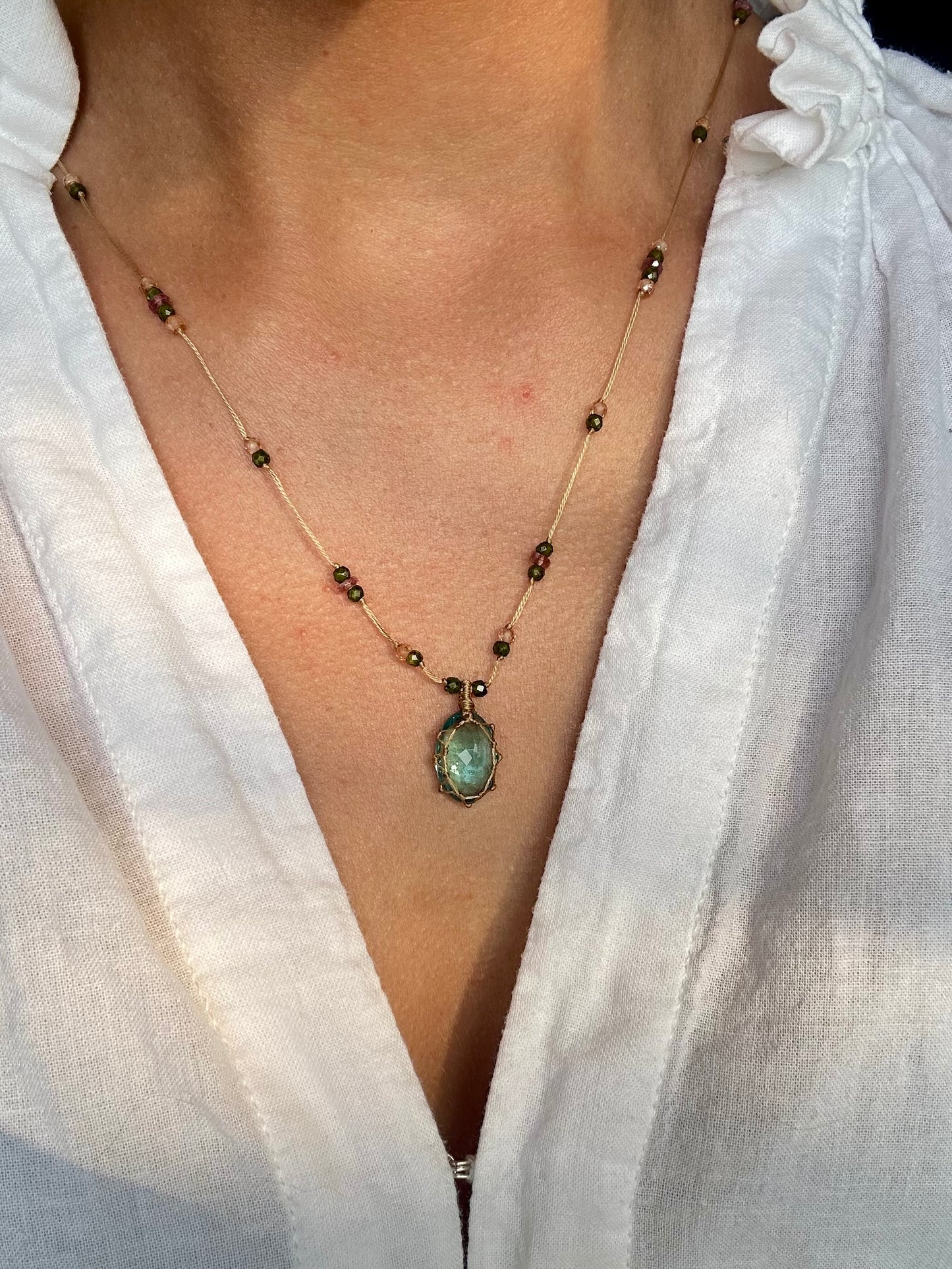 Collier Court Tibétain Ancient Roman Glass Fil Doré (Rare) - Sharing