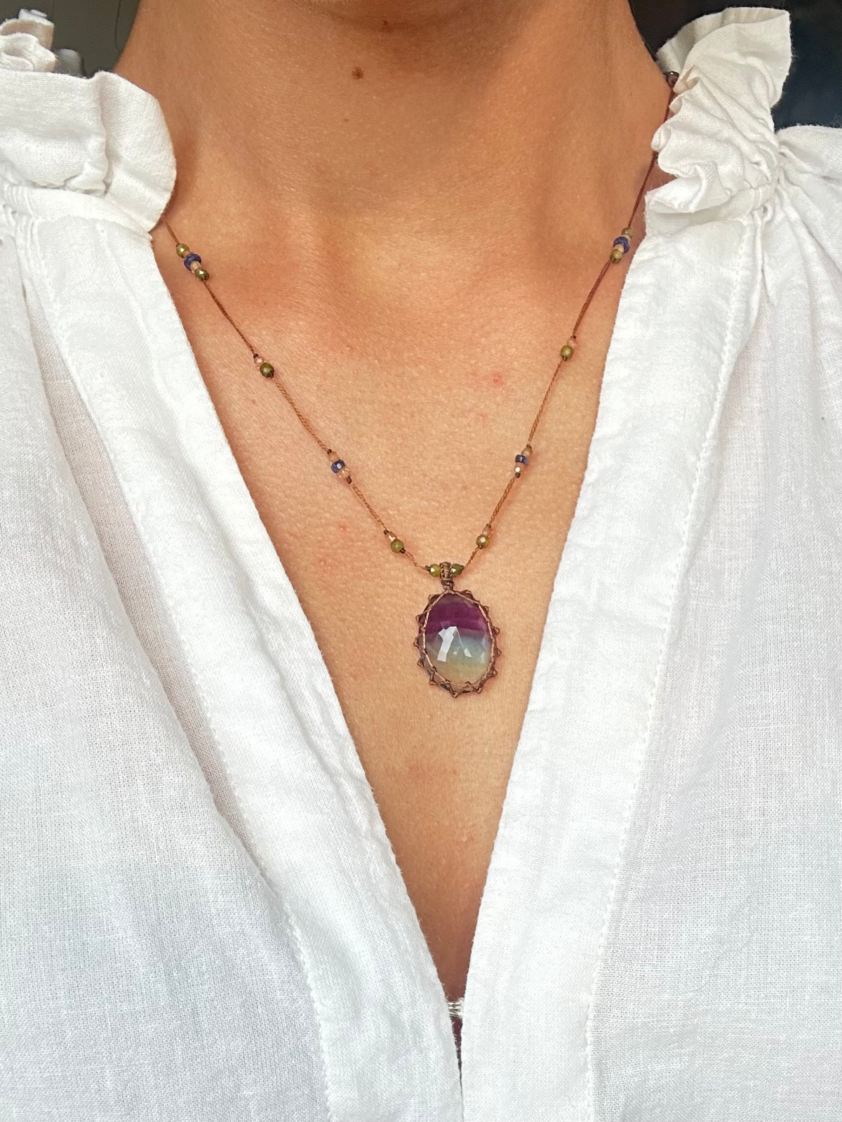 Collier Court Tibétain Fluorite Rainbow (Rare) - Sharing