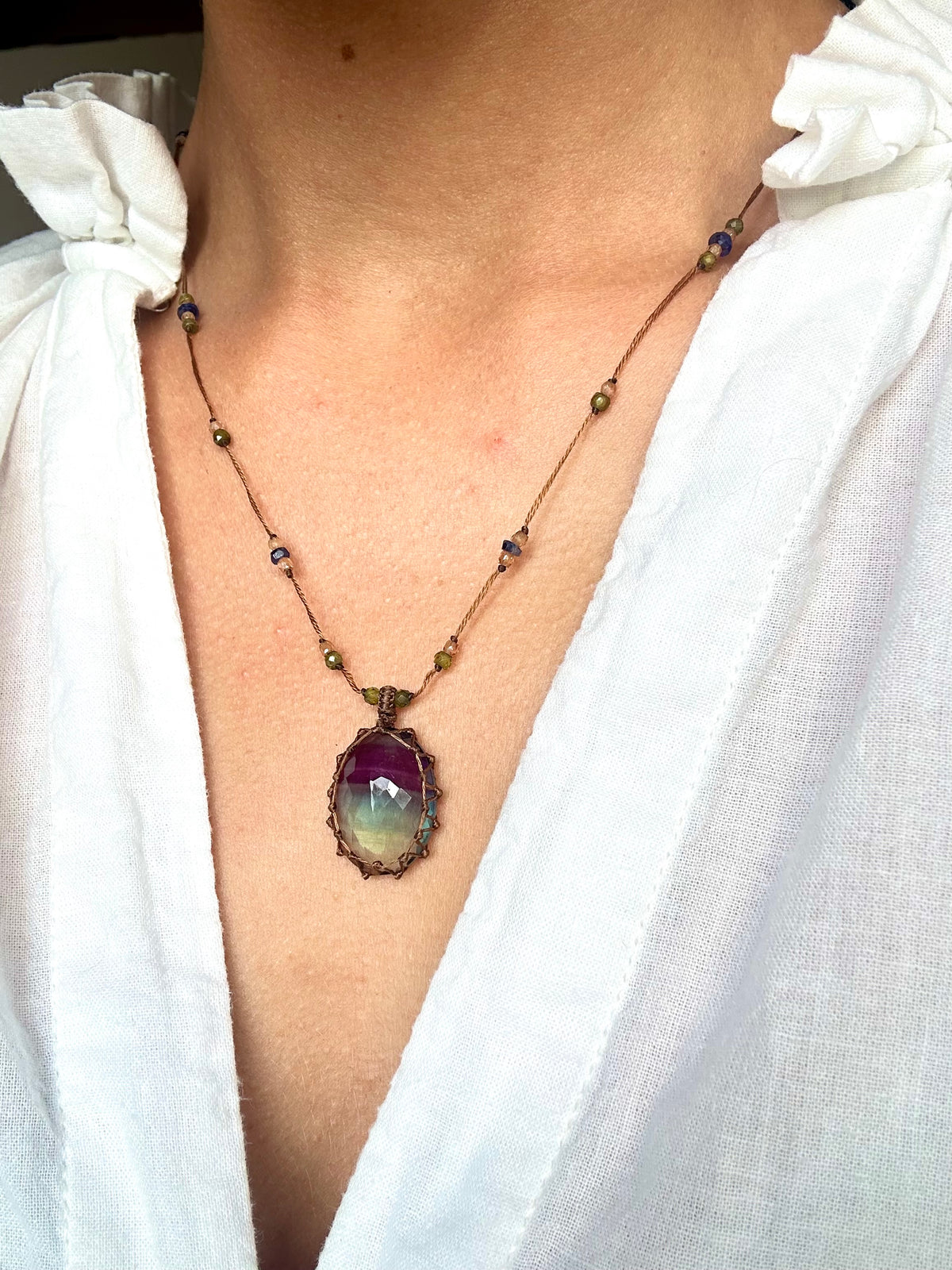 Collier Court Tibétain Fluorite Rainbow (Rare) - Sharing