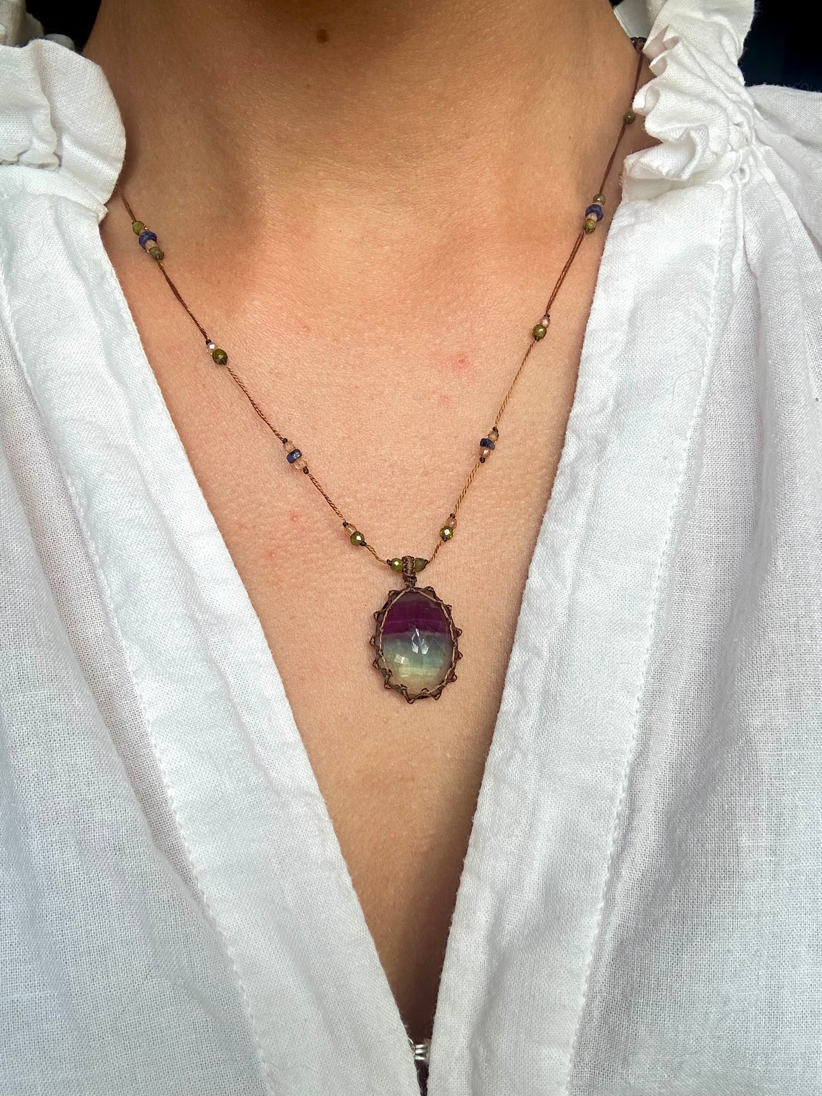 Collier Court Tibétain Fluorite Rainbow (Rare) - Sharing