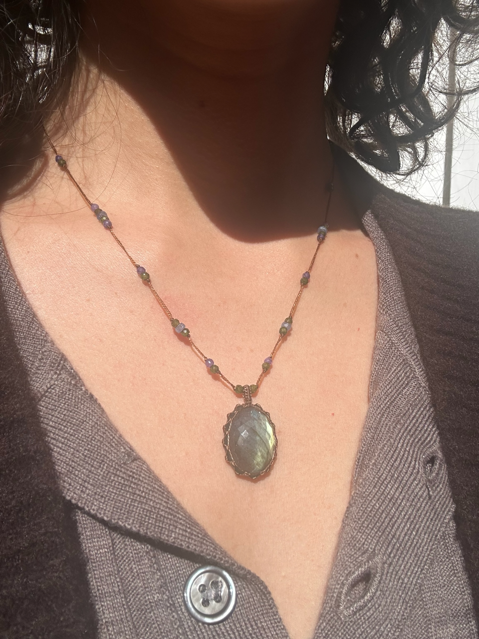 Collier Court Tibétain Labradorite Green Fire Fil Brun - Sharing