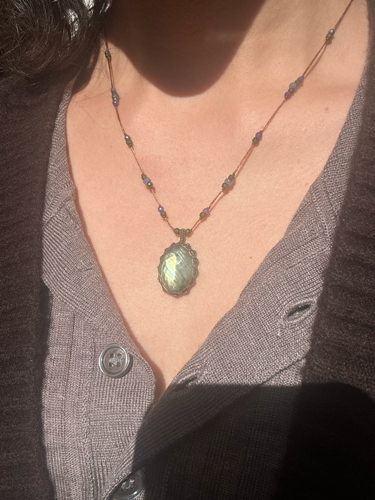 Collier Court Tibétain Labradorite Green Fire Fil Brun - Sharing