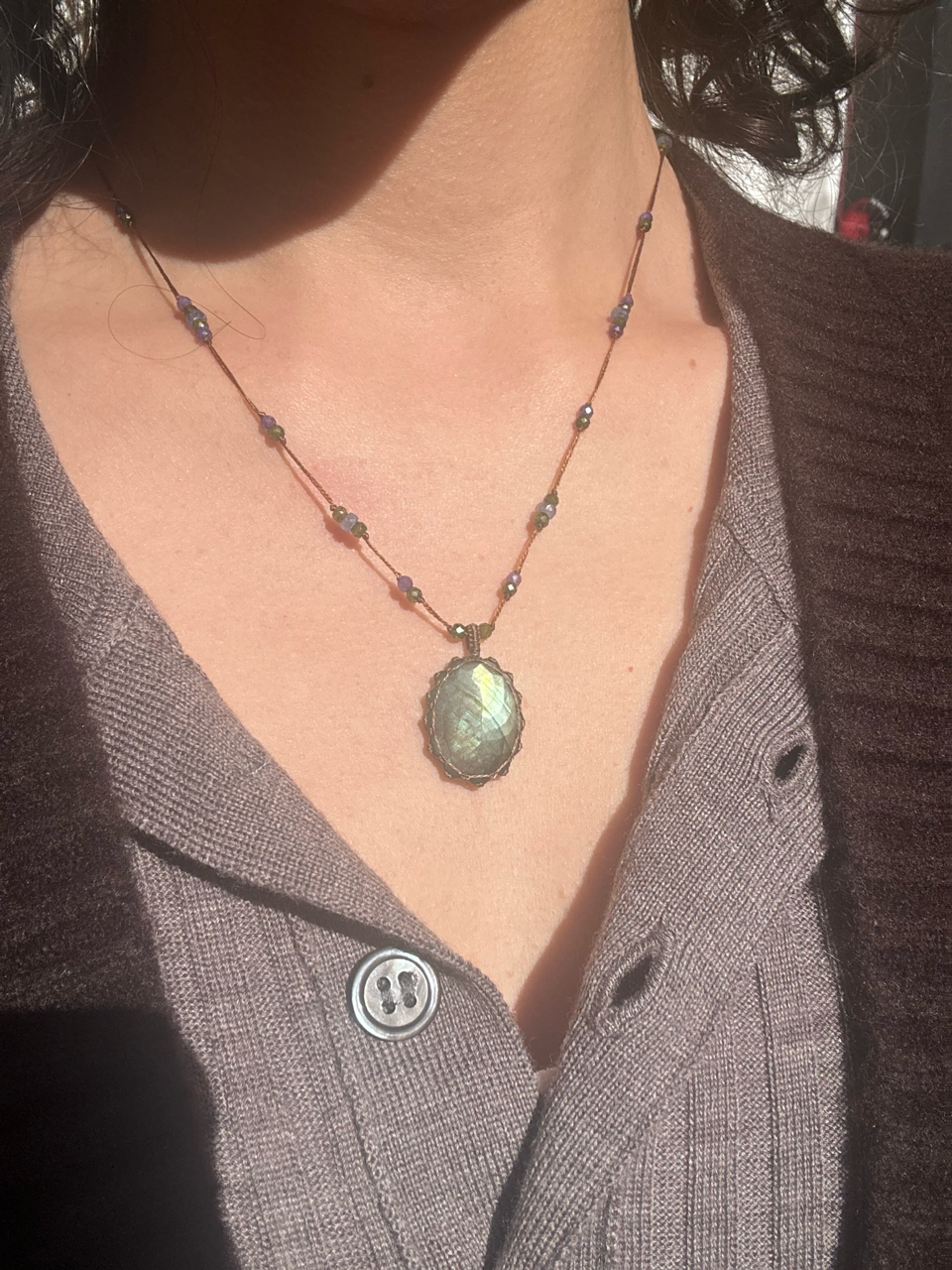 Collier Court Tibétain Labradorite Green Fire Fil Brun - Sharing