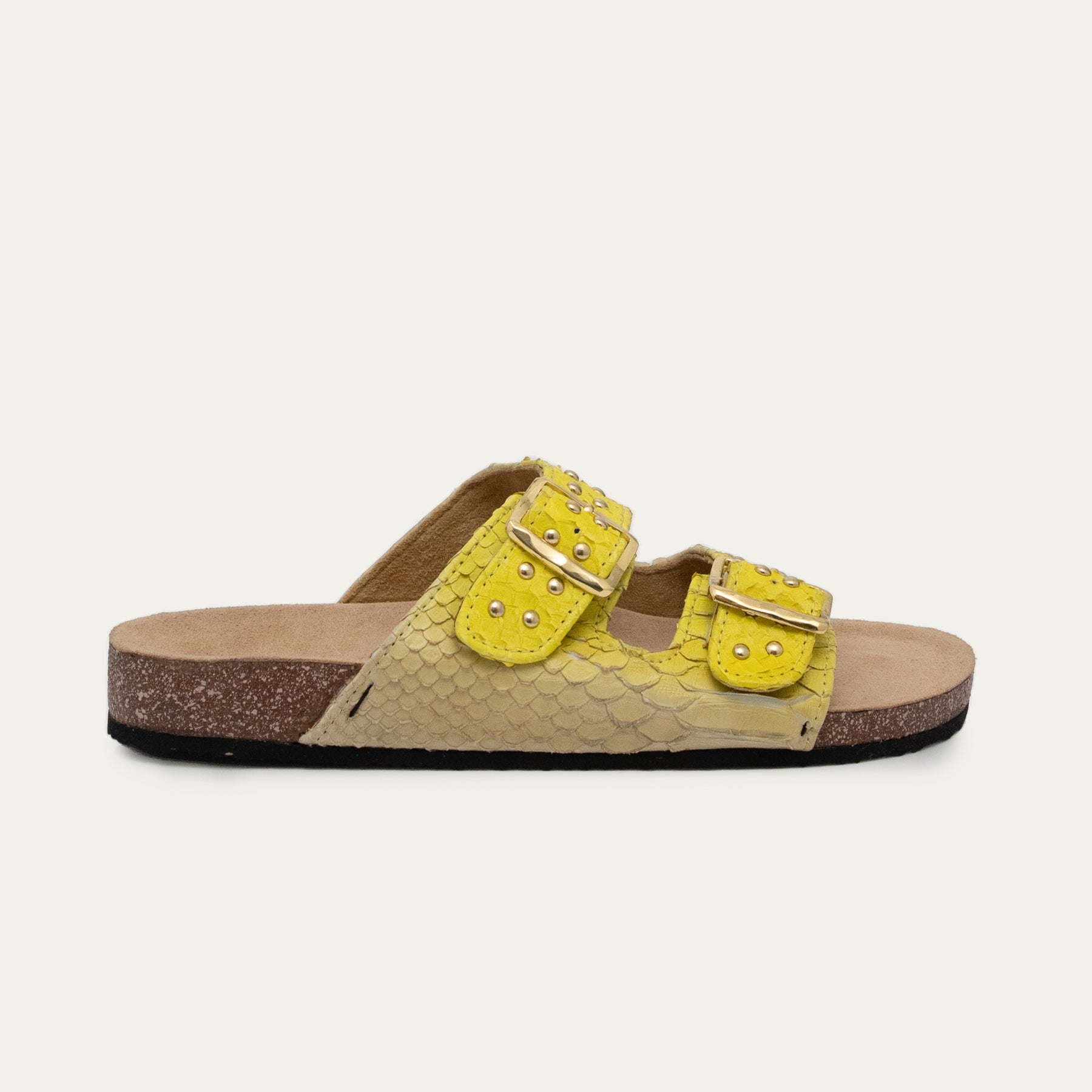Sandales jaunes pour une touche de couleur